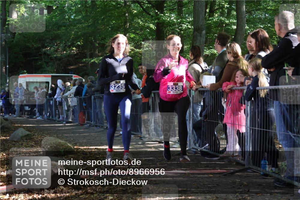 28.09.2025 - 33. Volkslauf durch das schöne Alstertal Strokosch-Dieckow http://msf.ph/oto/8966956 28.09.2025 11:36:58 Ziel 3235, 3338, 3401, 3402 meine-sportfotos.de