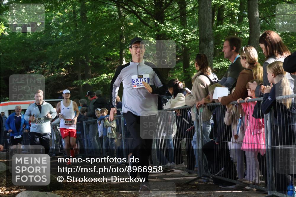 28.09.2025 - 33. Volkslauf durch das schöne Alstertal Strokosch-Dieckow http://msf.ph/oto/8966958 28.09.2025 11:37:05 Ziel 1519, 3008, 3034, 3110, 3401, 3402 meine-sportfotos.de
