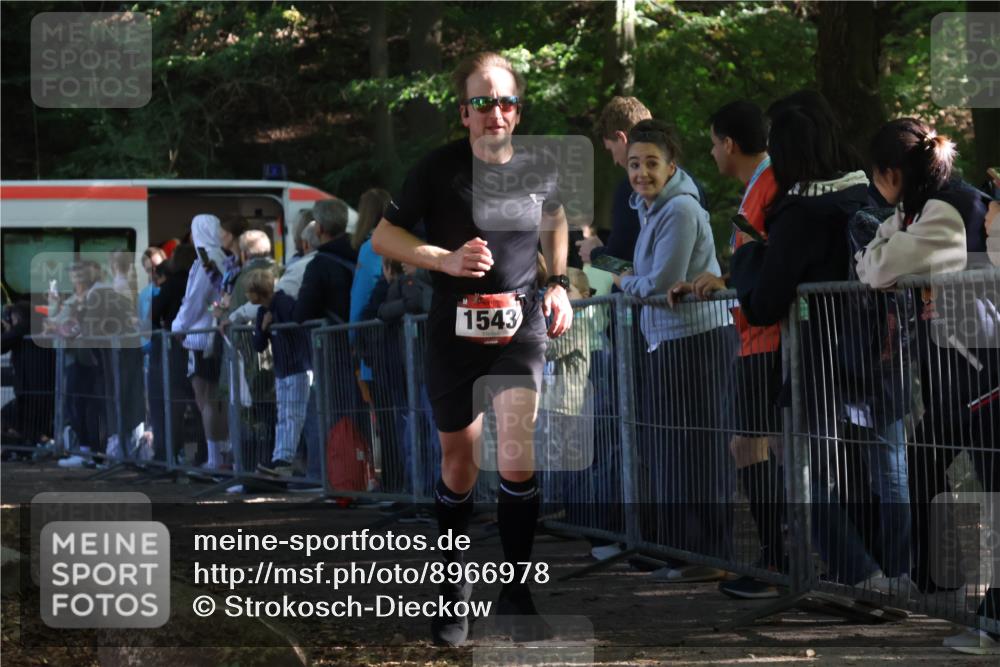 28.09.2025 - 33. Volkslauf durch das schöne Alstertal Strokosch-Dieckow http://msf.ph/oto/8966978 28.09.2025 11:37:16 Ziel 1540, 1543 meine-sportfotos.de