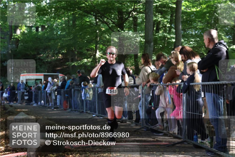 28.09.2025 - 33. Volkslauf durch das schöne Alstertal Strokosch-Dieckow http://msf.ph/oto/8966980 28.09.2025 11:37:17 Ziel 1540, 1543 meine-sportfotos.de
