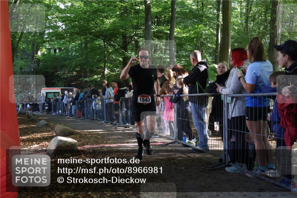 28.09.2025 - 33. Volkslauf durch das schöne Alstertal Strokosch-Dieckow http://msf.ph/oto/8966981 28.09.2025 11:37:18 Ziel 1540, 1543 meine-sportfotos.de