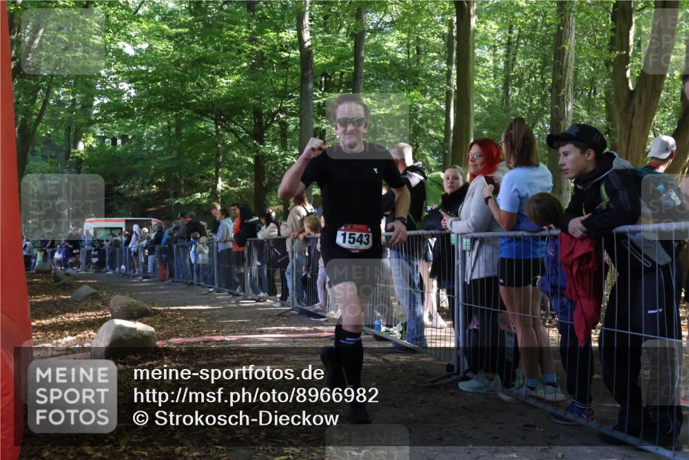28.09.2025 - 33. Volkslauf durch das schöne Alstertal Strokosch-Dieckow http://msf.ph/oto/8966982 28.09.2025 11:37:18 Ziel 1540, 1543 meine-sportfotos.de