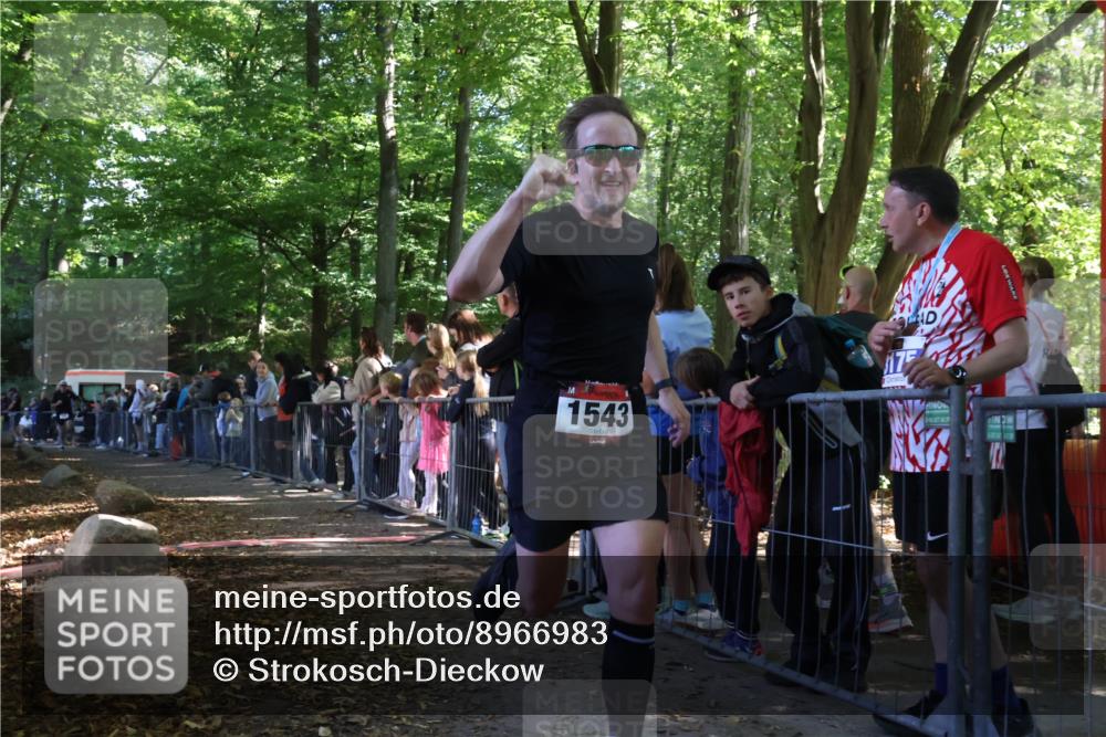 28.09.2025 - 33. Volkslauf durch das schöne Alstertal Strokosch-Dieckow http://msf.ph/oto/8966983 28.09.2025 11:37:19 Ziel 1540, 1543 meine-sportfotos.de