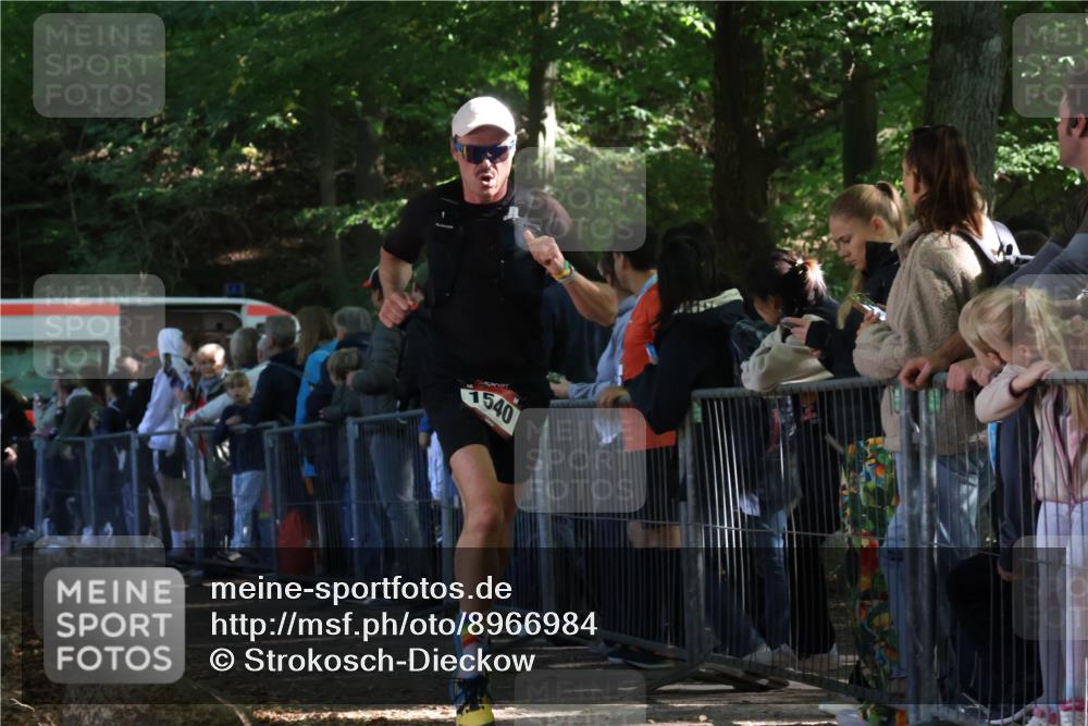 28.09.2025 - 33. Volkslauf durch das schöne Alstertal Strokosch-Dieckow http://msf.ph/oto/8966984 28.09.2025 11:37:23 Ziel 1535, 1540, 3161 meine-sportfotos.de