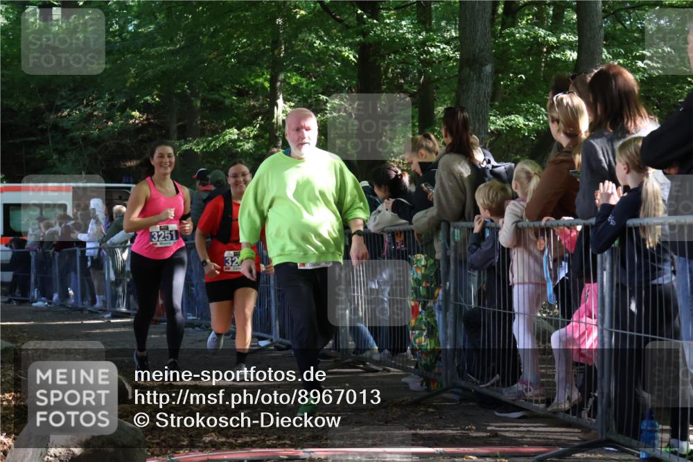 28.09.2025 - 33. Volkslauf durch das schöne Alstertal Strokosch-Dieckow http://msf.ph/oto/8967013 28.09.2025 11:37:57 Ziel 3251, 3252, 3290 meine-sportfotos.de