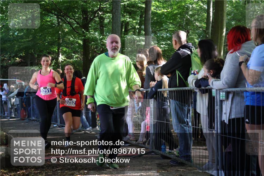 28.09.2025 - 33. Volkslauf durch das schöne Alstertal Strokosch-Dieckow http://msf.ph/oto/8967015 28.09.2025 11:37:58 Ziel 3251, 3252, 3290 meine-sportfotos.de