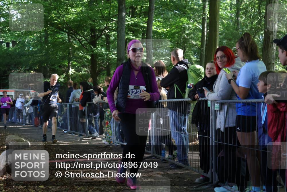 28.09.2025 - 33. Volkslauf durch das schöne Alstertal Strokosch-Dieckow http://msf.ph/oto/8967049 28.09.2025 11:38:23 Ziel 3150, 3214, 3228 meine-sportfotos.de