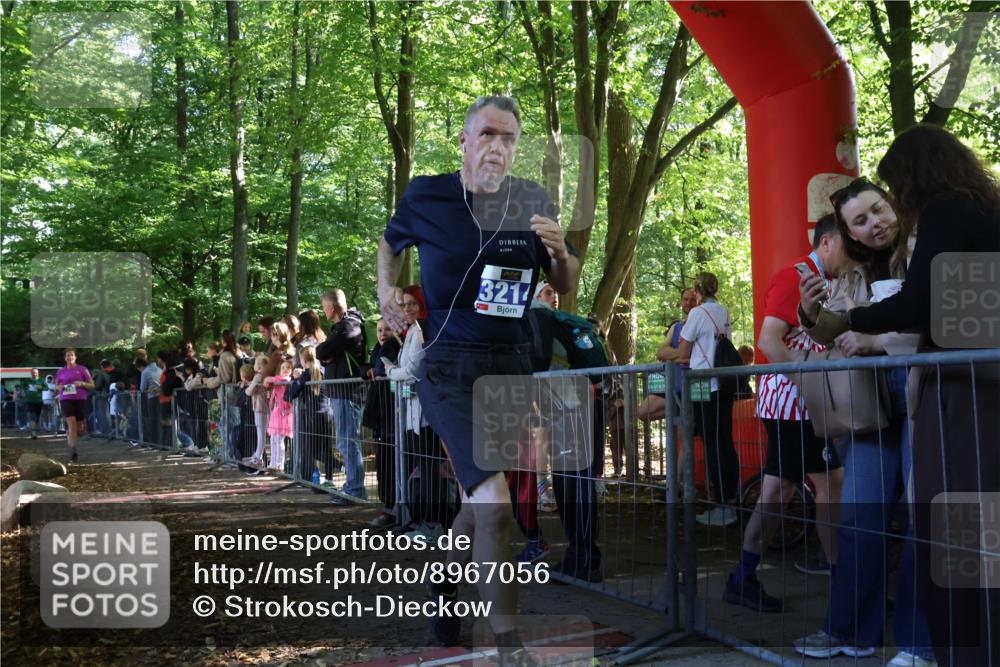 28.09.2025 - 33. Volkslauf durch das schöne Alstertal Strokosch-Dieckow http://msf.ph/oto/8967056 28.09.2025 11:38:26 Ziel 3150, 3214, 3951 meine-sportfotos.de