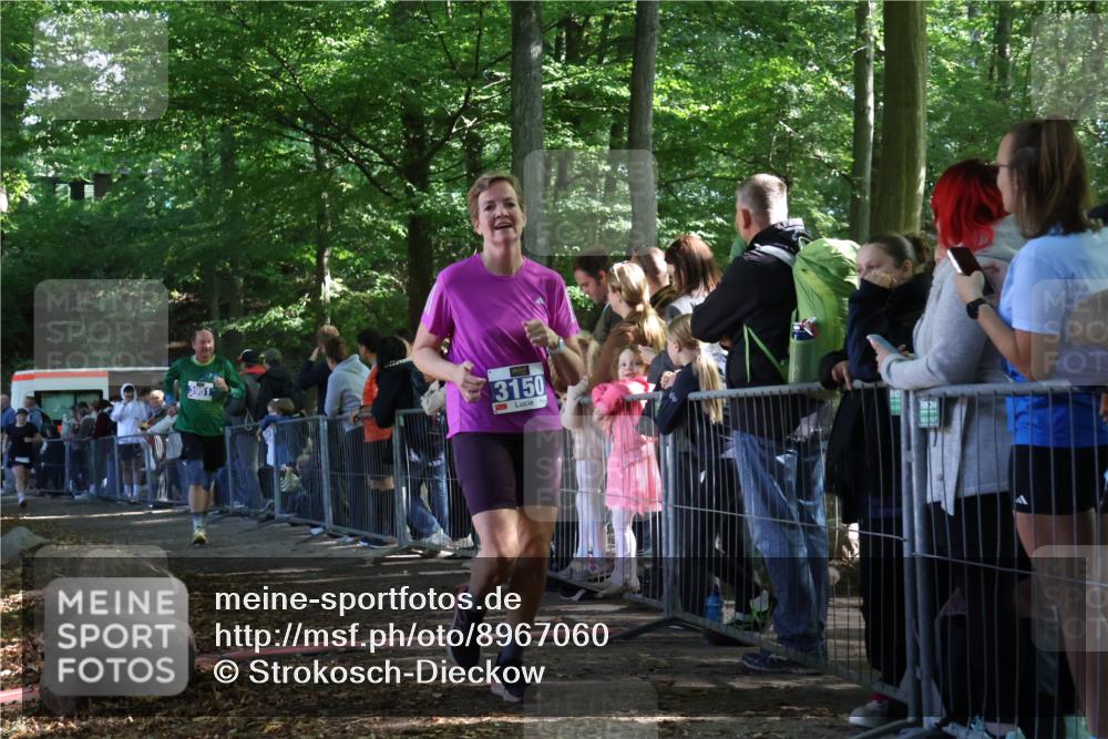 28.09.2025 - 33. Volkslauf durch das schöne Alstertal Strokosch-Dieckow http://msf.ph/oto/8967060 28.09.2025 11:38:29 Ziel 1557, 3150, 3951 meine-sportfotos.de