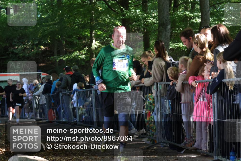 28.09.2025 - 33. Volkslauf durch das schöne Alstertal Strokosch-Dieckow http://msf.ph/oto/8967064 28.09.2025 11:38:32 Ziel 1557, 3154, 3350, 3951, 3952 meine-sportfotos.de