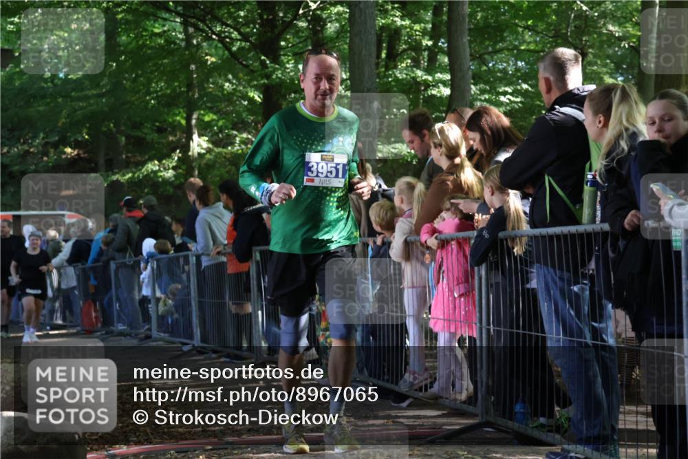 28.09.2025 - 33. Volkslauf durch das schöne Alstertal Strokosch-Dieckow http://msf.ph/oto/8967065 28.09.2025 11:38:32 Ziel 1557, 3154, 3350, 3951, 3952 meine-sportfotos.de
