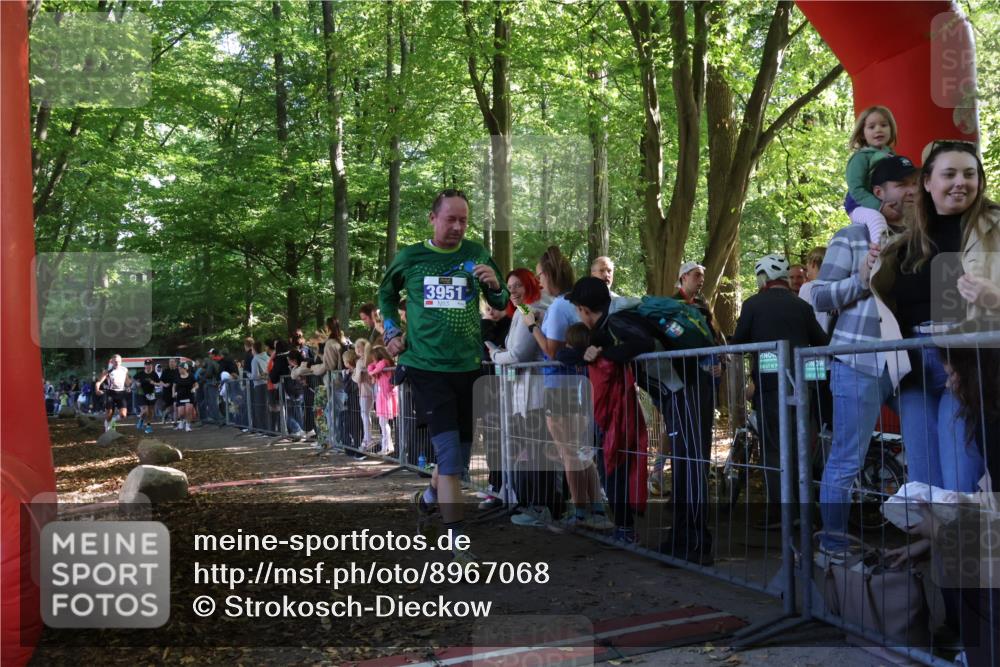 28.09.2025 - 33. Volkslauf durch das schöne Alstertal Strokosch-Dieckow http://msf.ph/oto/8967068 28.09.2025 11:38:34 Ziel 1557, 3120, 3154, 3350, 3951, 3952 meine-sportfotos.de