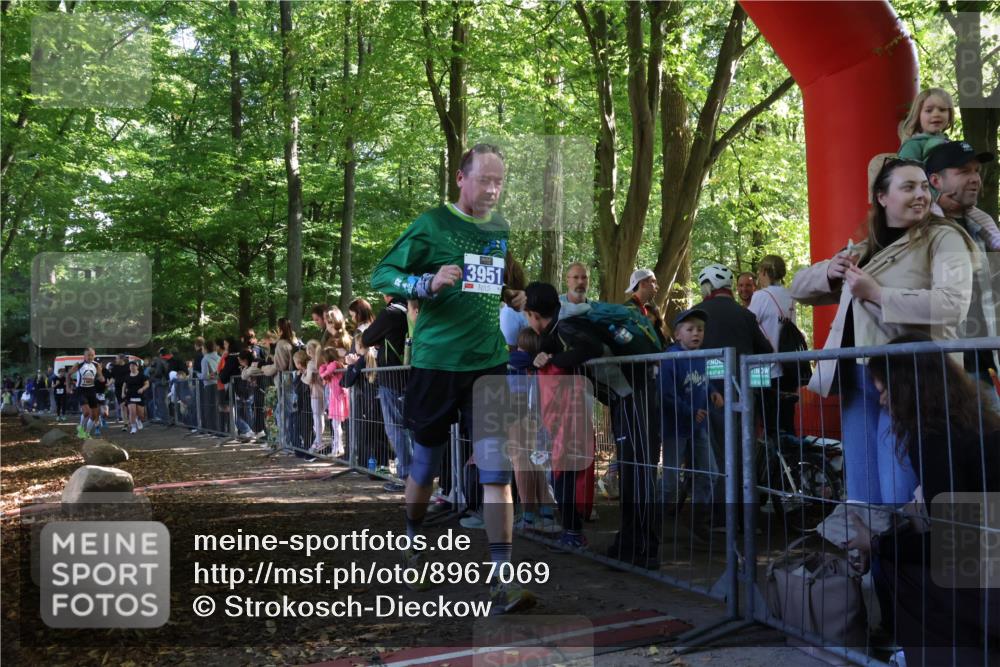 28.09.2025 - 33. Volkslauf durch das schöne Alstertal Strokosch-Dieckow http://msf.ph/oto/8967069 28.09.2025 11:38:34 Ziel 1557, 3120, 3154, 3350, 3951, 3952 meine-sportfotos.de