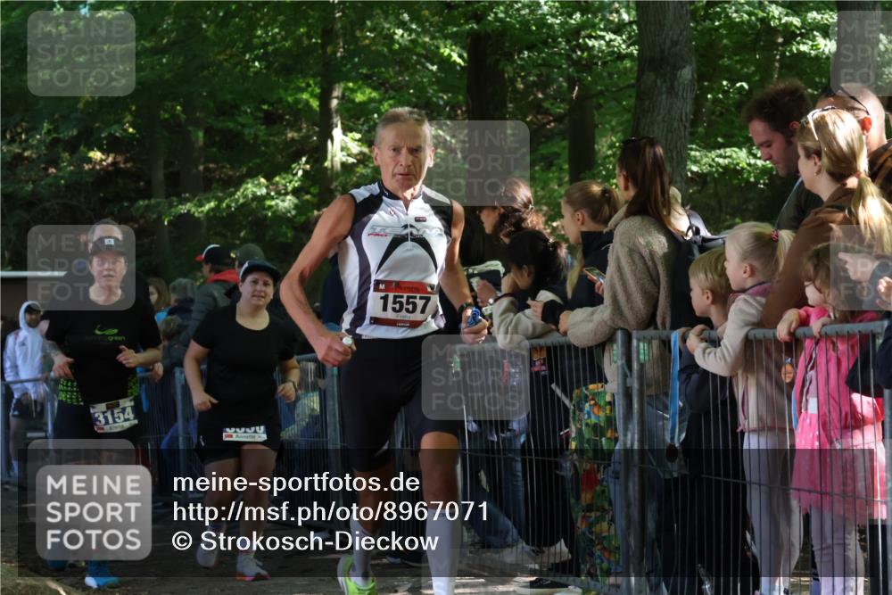 28.09.2025 - 33. Volkslauf durch das schöne Alstertal Strokosch-Dieckow http://msf.ph/oto/8967071 28.09.2025 11:38:36 Ziel 1557, 3120, 3154, 3350, 3952 meine-sportfotos.de