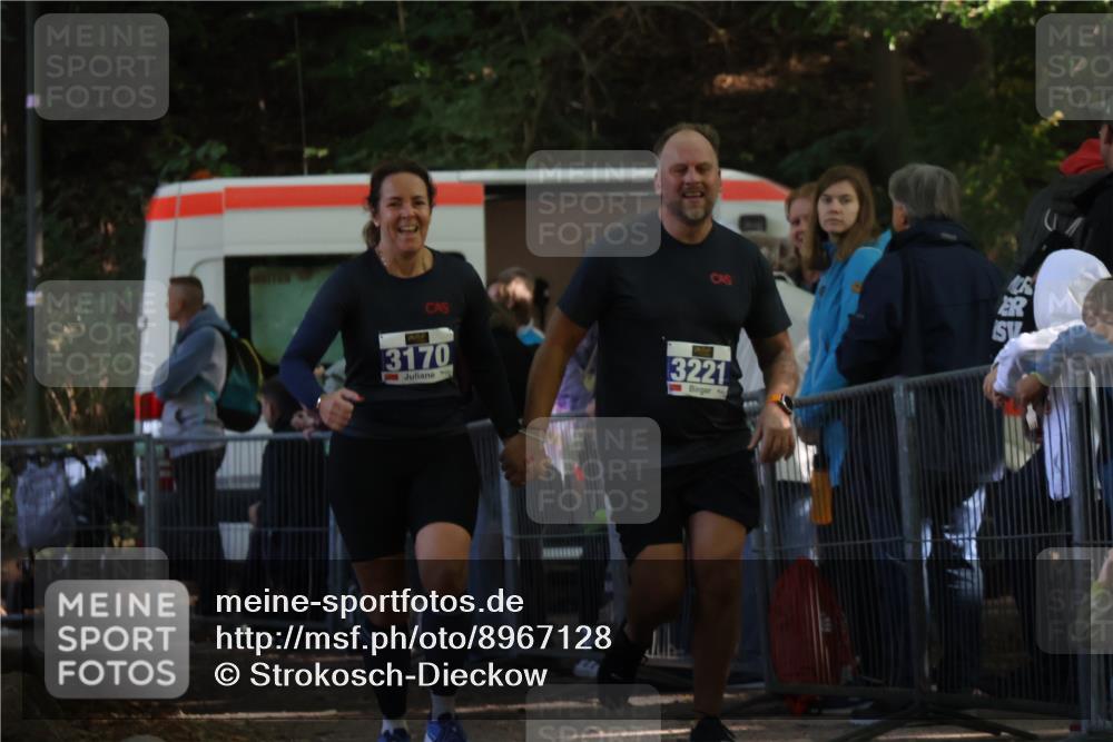 28.09.2025 - 33. Volkslauf durch das schöne Alstertal Strokosch-Dieckow http://msf.ph/oto/8967128 28.09.2025 11:39:28 Ziel 3170, 3221 meine-sportfotos.de