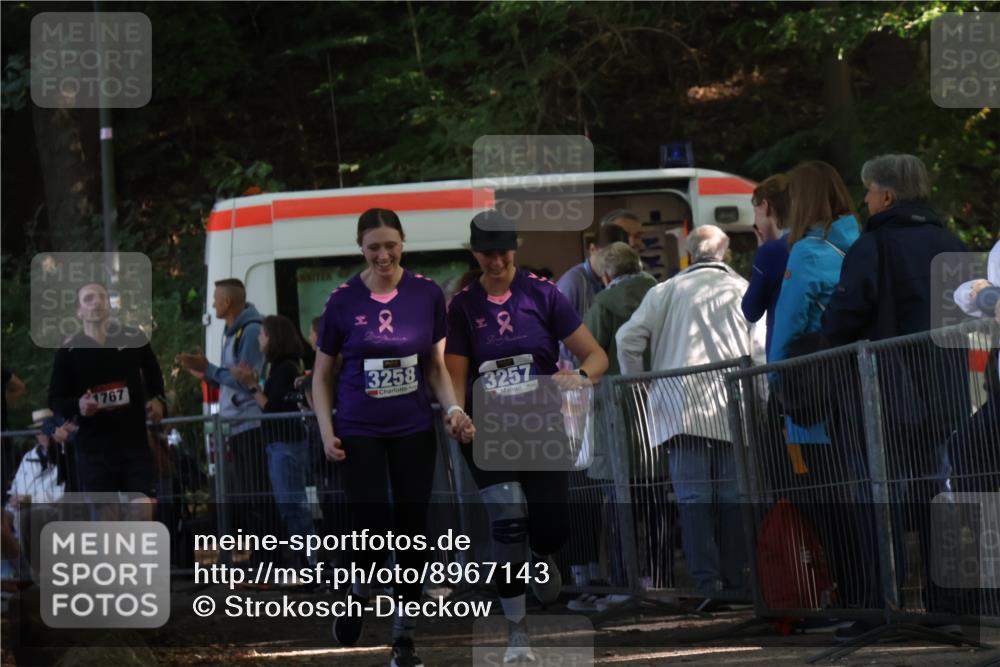 28.09.2025 - 33. Volkslauf durch das schöne Alstertal Strokosch-Dieckow http://msf.ph/oto/8967143 28.09.2025 11:39:53 Ziel 1767, 3257, 3258 meine-sportfotos.de