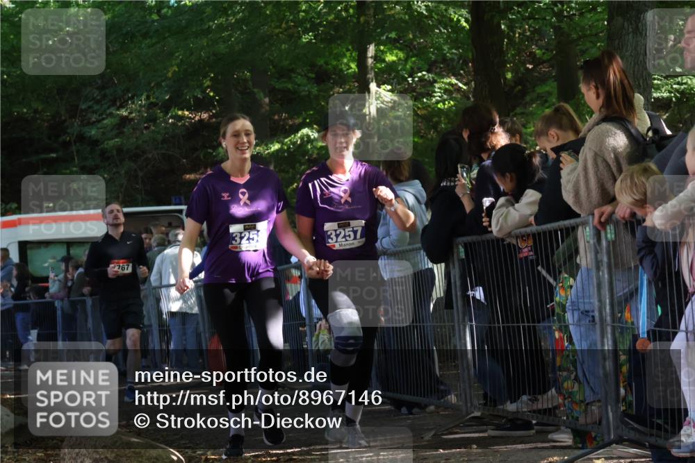 28.09.2025 - 33. Volkslauf durch das schöne Alstertal Strokosch-Dieckow http://msf.ph/oto/8967146 28.09.2025 11:39:56 Ziel 1767, 3257, 3258 meine-sportfotos.de