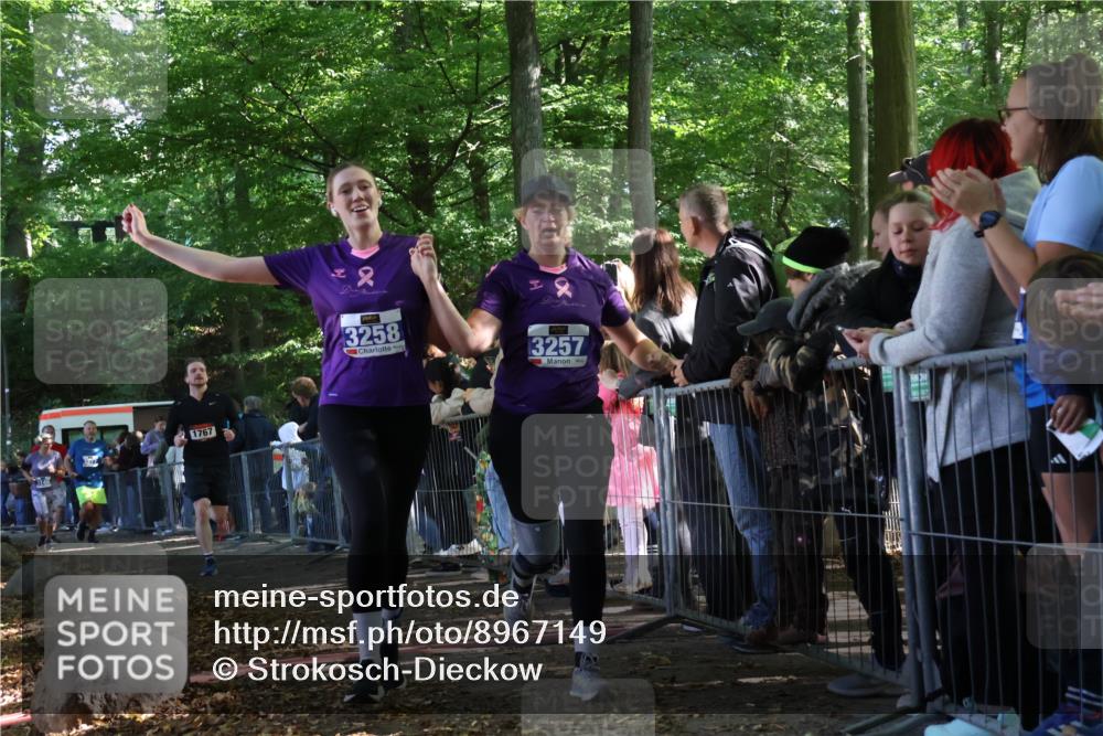 28.09.2025 - 33. Volkslauf durch das schöne Alstertal Strokosch-Dieckow http://msf.ph/oto/8967149 28.09.2025 11:39:58 Ziel 1767, 3146, 3257, 3258, 3277, 3399 meine-sportfotos.de