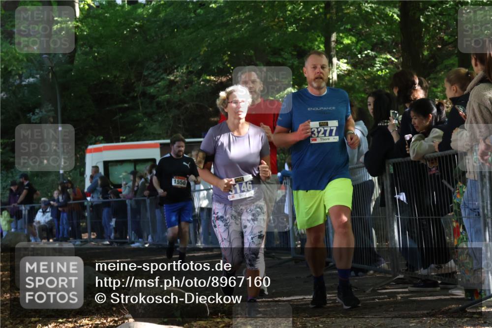 28.09.2025 - 33. Volkslauf durch das schöne Alstertal Strokosch-Dieckow http://msf.ph/oto/8967160 28.09.2025 11:40:04 Ziel 1550, 3146, 3277, 3399 meine-sportfotos.de