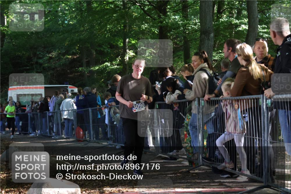 28.09.2025 - 33. Volkslauf durch das schöne Alstertal Strokosch-Dieckow http://msf.ph/oto/8967176 28.09.2025 11:40:25 Ziel 1005, 3090 meine-sportfotos.de