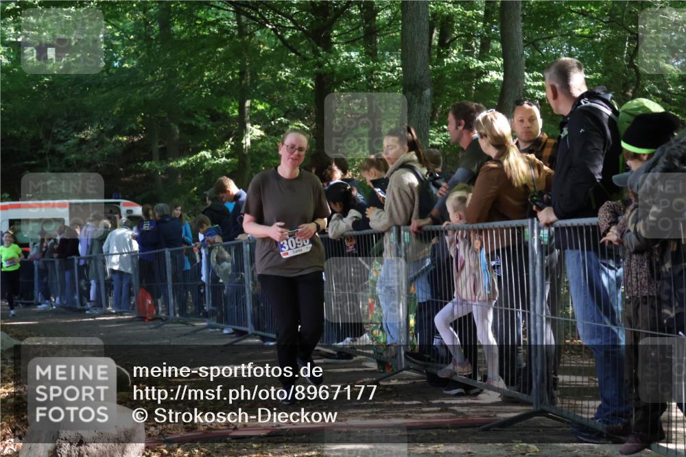 28.09.2025 - 33. Volkslauf durch das schöne Alstertal Strokosch-Dieckow http://msf.ph/oto/8967177 28.09.2025 11:40:25 Ziel 1005, 3090 meine-sportfotos.de