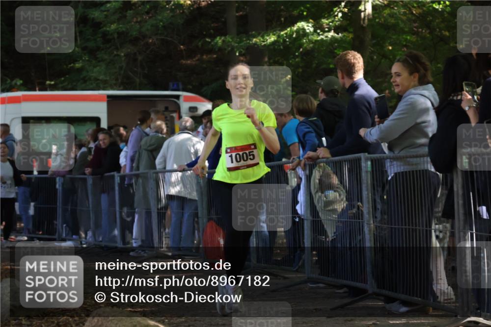 28.09.2025 - 33. Volkslauf durch das schöne Alstertal Strokosch-Dieckow http://msf.ph/oto/8967182 28.09.2025 11:40:29 Ziel 1005 meine-sportfotos.de