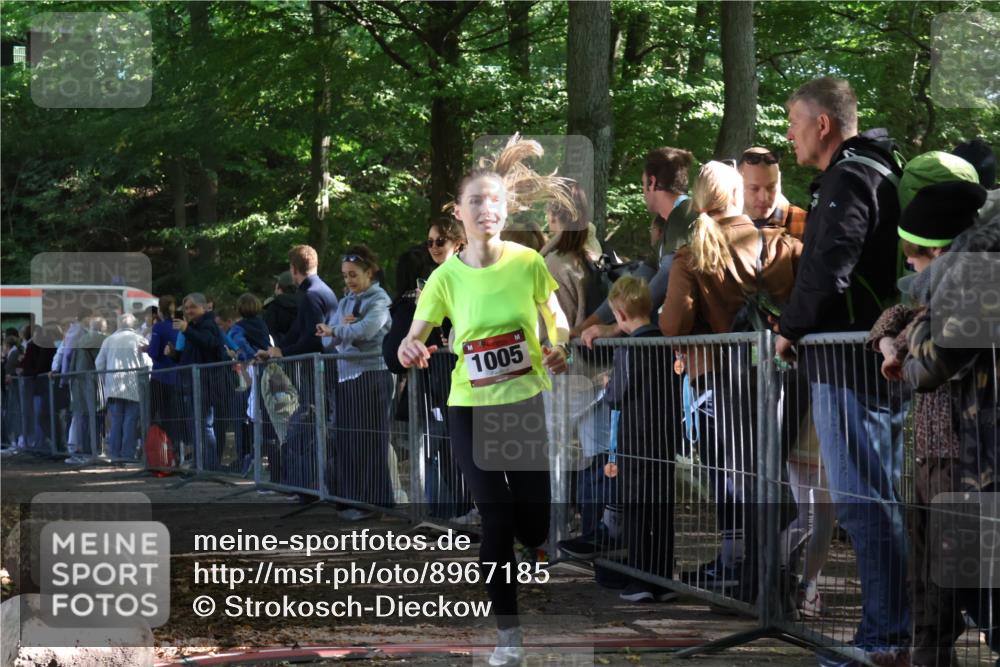 28.09.2025 - 33. Volkslauf durch das schöne Alstertal Strokosch-Dieckow http://msf.ph/oto/8967185 28.09.2025 11:40:30 Ziel 1005, 3243, 3259 meine-sportfotos.de