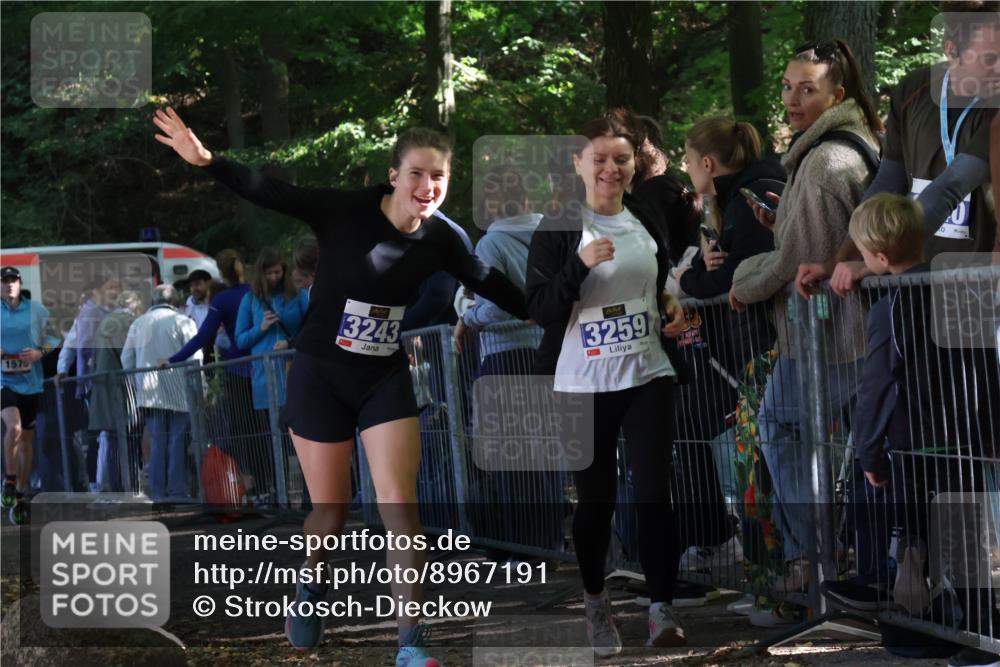28.09.2025 - 33. Volkslauf durch das schöne Alstertal Strokosch-Dieckow http://msf.ph/oto/8967191 28.09.2025 11:40:37 Ziel 1553, 1575, 3243, 3259, 3264, 3409 meine-sportfotos.de