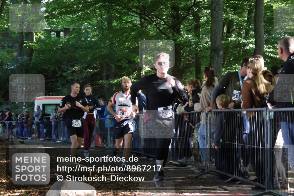 28.09.2025 - 33. Volkslauf durch das schöne Alstertal Strokosch-Dieckow http://msf.ph/oto/8967217 28.09.2025 11:40:43 Ziel 1553, 1575, 3238, 3264, 3409 meine-sportfotos.de