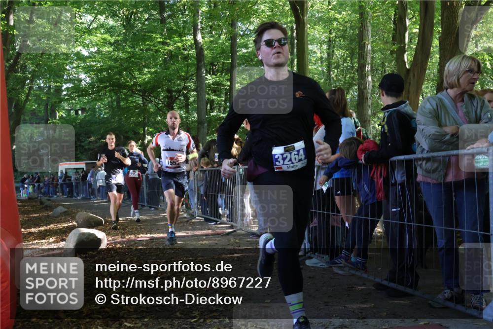 28.09.2025 - 33. Volkslauf durch das schöne Alstertal Strokosch-Dieckow http://msf.ph/oto/8967227 28.09.2025 11:40:45 Ziel 1553, 3238, 3264, 3409 meine-sportfotos.de