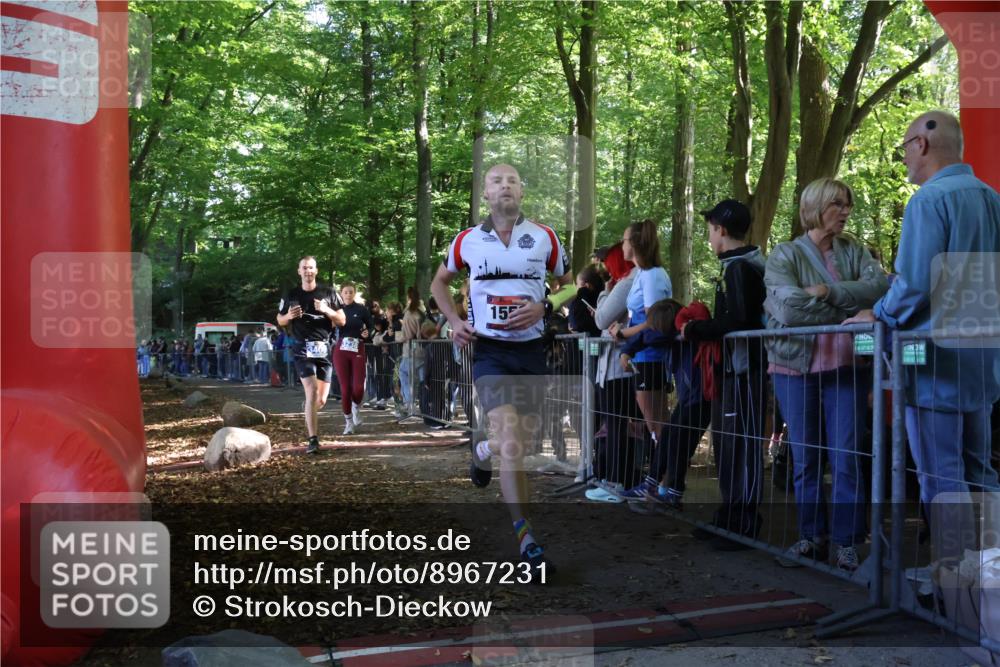 28.09.2025 - 33. Volkslauf durch das schöne Alstertal Strokosch-Dieckow http://msf.ph/oto/8967231 28.09.2025 11:40:46 Ziel 1553, 3238, 3409 meine-sportfotos.de