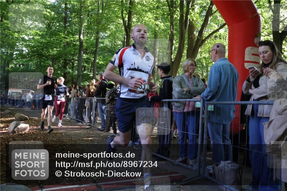 28.09.2025 - 33. Volkslauf durch das schöne Alstertal Strokosch-Dieckow http://msf.ph/oto/8967234 28.09.2025 11:40:46 Ziel 1553, 3238, 3409 meine-sportfotos.de