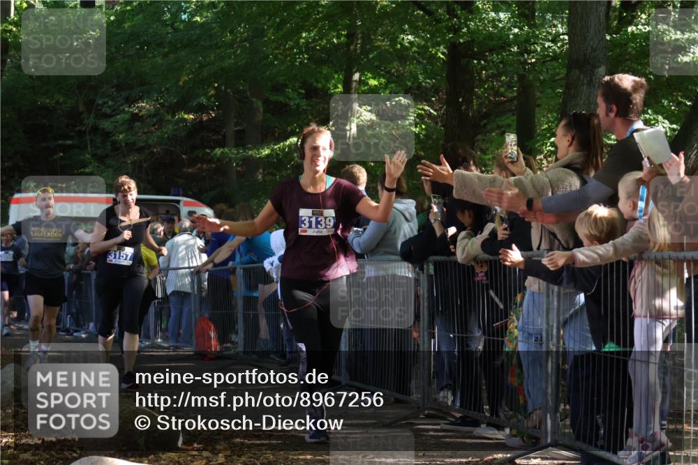28.09.2025 - 33. Volkslauf durch das schöne Alstertal Strokosch-Dieckow http://msf.ph/oto/8967256 28.09.2025 11:40:56 Ziel 3139, 3157, 3911 meine-sportfotos.de