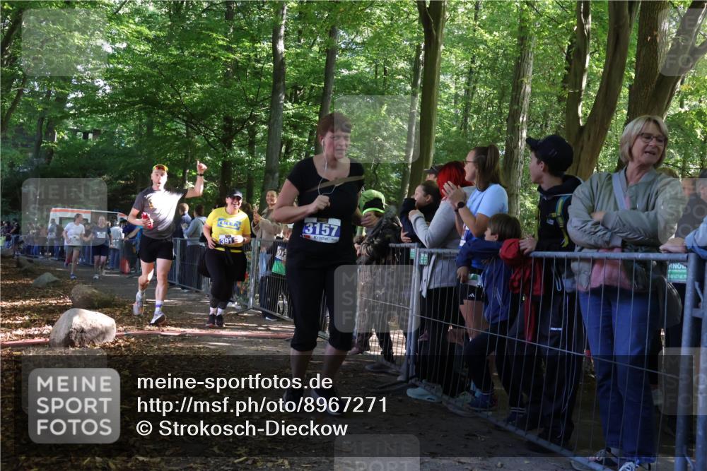 28.09.2025 - 33. Volkslauf durch das schöne Alstertal Strokosch-Dieckow http://msf.ph/oto/8967271 28.09.2025 11:41:00 Ziel 3057, 3058, 3157, 3911 meine-sportfotos.de