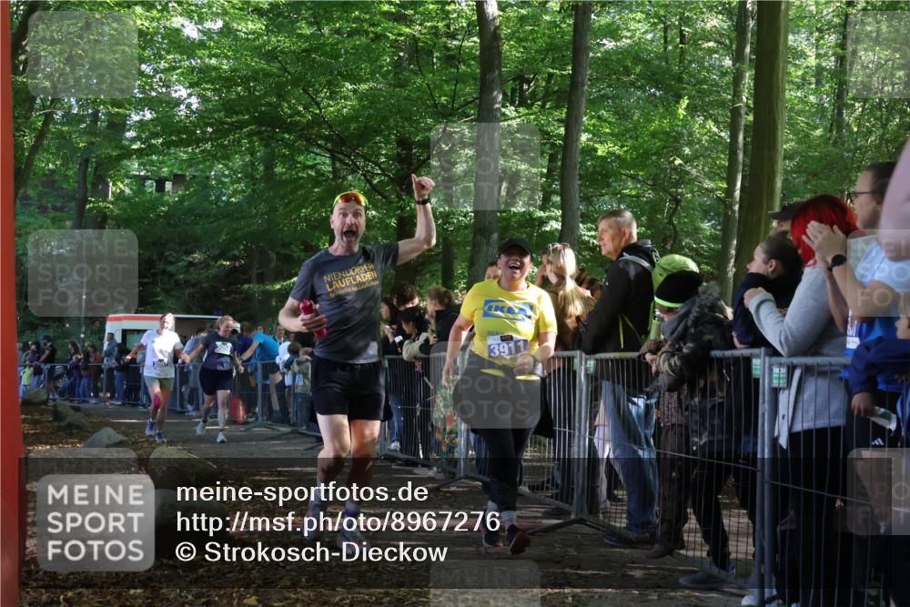 28.09.2025 - 33. Volkslauf durch das schöne Alstertal Strokosch-Dieckow http://msf.ph/oto/8967276 28.09.2025 11:41:01 Ziel 3057, 3058, 3911 meine-sportfotos.de