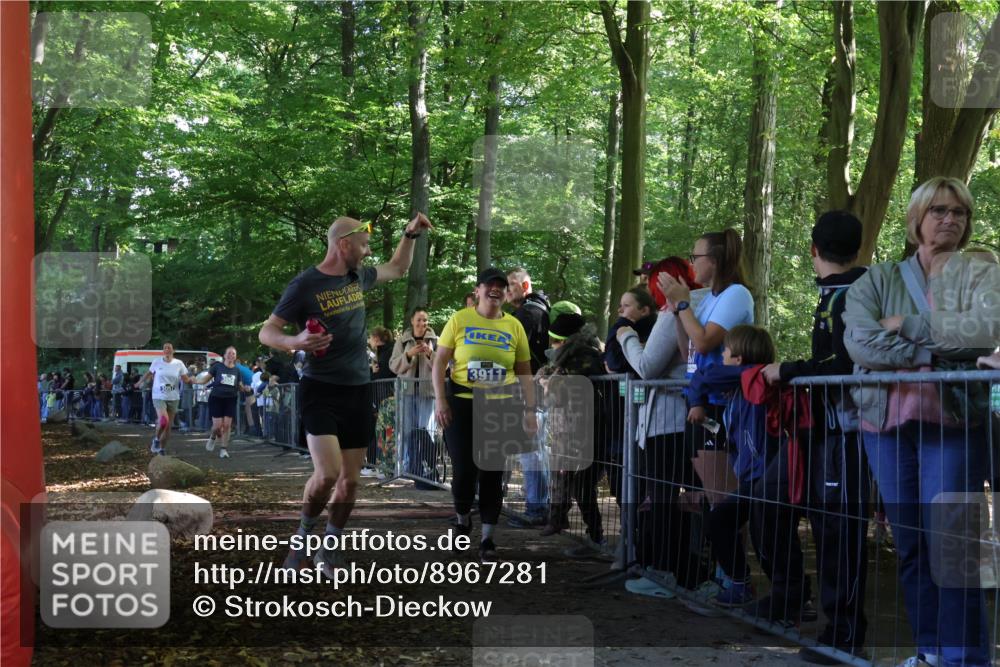 28.09.2025 - 33. Volkslauf durch das schöne Alstertal Strokosch-Dieckow http://msf.ph/oto/8967281 28.09.2025 11:41:02 Ziel 3057, 3058, 3911 meine-sportfotos.de