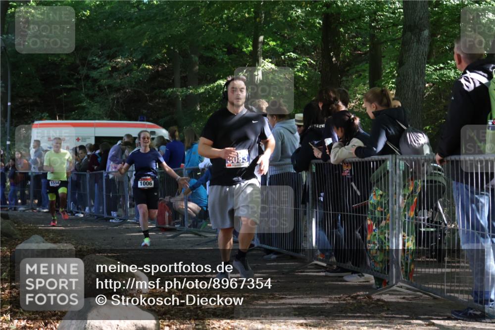 28.09.2025 - 33. Volkslauf durch das schöne Alstertal Strokosch-Dieckow http://msf.ph/oto/8967354 28.09.2025 11:41:47 Ziel 1006, 1558, 3083 meine-sportfotos.de