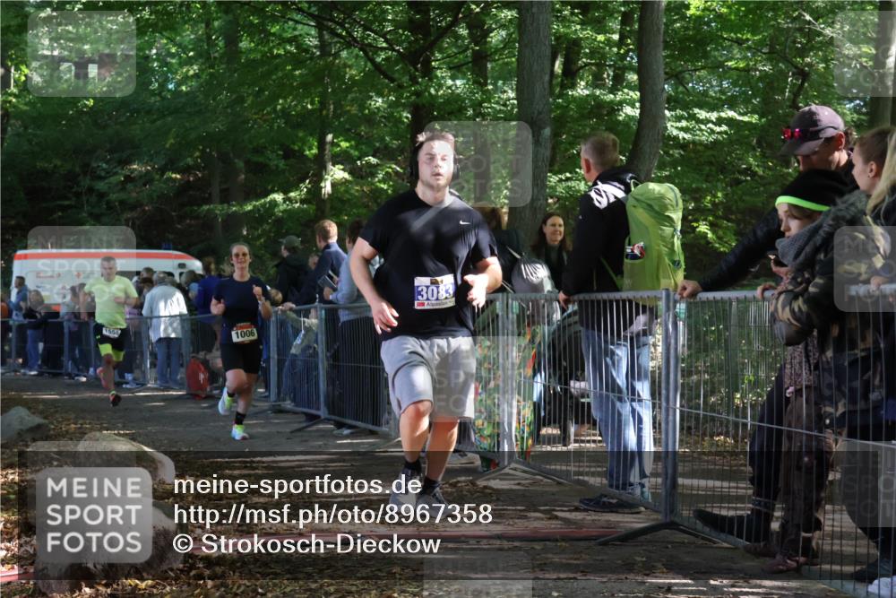 28.09.2025 - 33. Volkslauf durch das schöne Alstertal Strokosch-Dieckow http://msf.ph/oto/8967358 28.09.2025 11:41:48 Ziel 1006, 1558, 3083, 3253 meine-sportfotos.de
