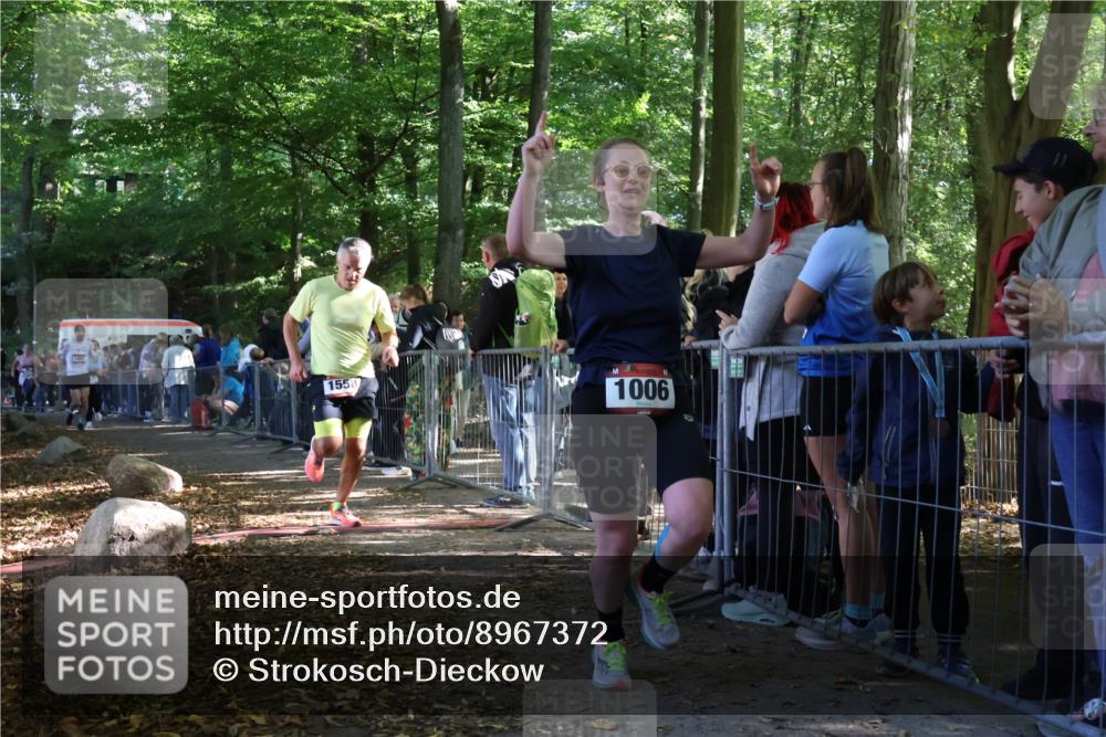 28.09.2025 - 33. Volkslauf durch das schöne Alstertal Strokosch-Dieckow http://msf.ph/oto/8967372 28.09.2025 11:41:51 Ziel 1006, 1558, 1801, 3047, 3253, 3269 meine-sportfotos.de