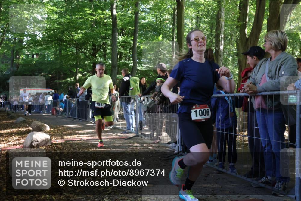 28.09.2025 - 33. Volkslauf durch das schöne Alstertal Strokosch-Dieckow http://msf.ph/oto/8967374 28.09.2025 11:41:51 Ziel 1006, 1558, 1801, 3047, 3253, 3269 meine-sportfotos.de
