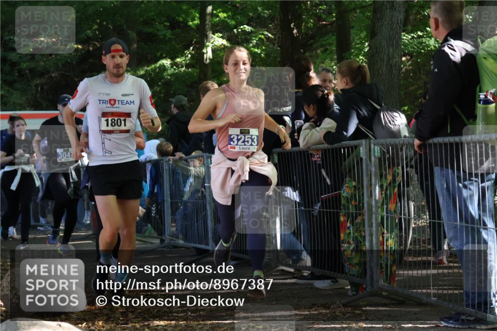28.09.2025 - 33. Volkslauf durch das schöne Alstertal Strokosch-Dieckow http://msf.ph/oto/8967387 28.09.2025 11:41:56 Ziel 1584, 1766, 1801, 3028, 3047, 3253, 3269 meine-sportfotos.de