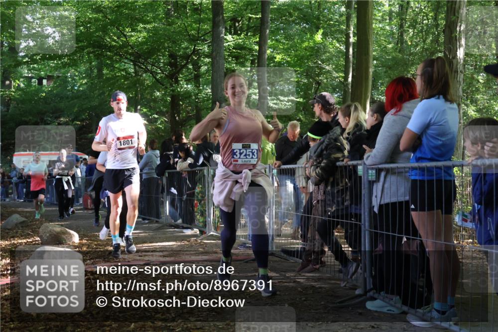 28.09.2025 - 33. Volkslauf durch das schöne Alstertal Strokosch-Dieckow http://msf.ph/oto/8967391 28.09.2025 11:41:57 Ziel 1584, 1766, 1801, 3028, 3047, 3253, 3269 meine-sportfotos.de