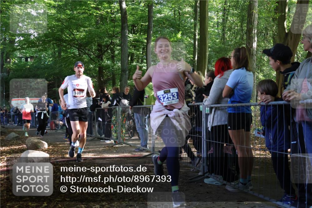28.09.2025 - 33. Volkslauf durch das schöne Alstertal Strokosch-Dieckow http://msf.ph/oto/8967393 28.09.2025 11:41:57 Ziel 1584, 1766, 1801, 3028, 3047, 3253, 3269 meine-sportfotos.de