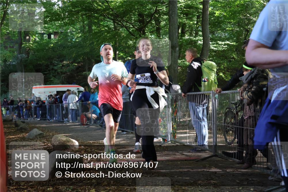 28.09.2025 - 33. Volkslauf durch das schöne Alstertal Strokosch-Dieckow http://msf.ph/oto/8967407 28.09.2025 11:42:00 Ziel 1584, 1766, 3028, 3047 meine-sportfotos.de