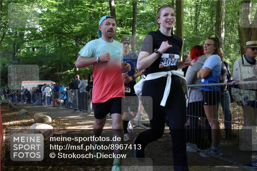28.09.2025 - 33. Volkslauf durch das schöne Alstertal Strokosch-Dieckow http://msf.ph/oto/8967413 28.09.2025 11:42:01 Ziel 1545, 1584, 1766, 3028 meine-sportfotos.de