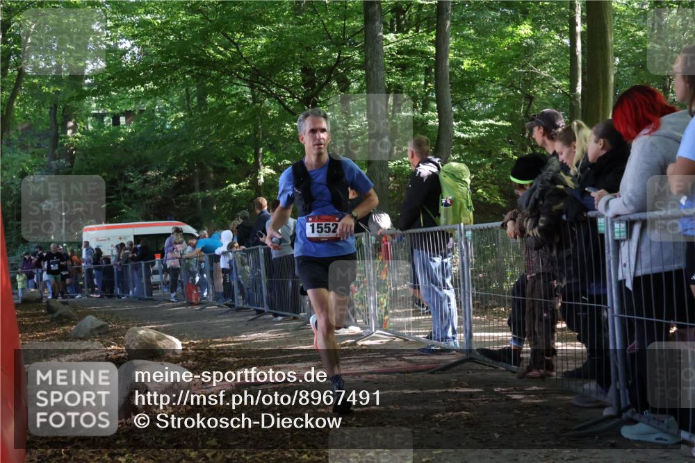28.09.2025 - 33. Volkslauf durch das schöne Alstertal Strokosch-Dieckow http://msf.ph/oto/8967491 28.09.2025 11:42:45 Ziel 1552, 1630, 3398 meine-sportfotos.de