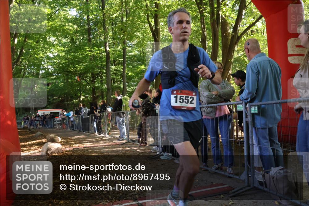 28.09.2025 - 33. Volkslauf durch das schöne Alstertal Strokosch-Dieckow http://msf.ph/oto/8967495 28.09.2025 11:42:46 Ziel 1552, 1630, 3398 meine-sportfotos.de