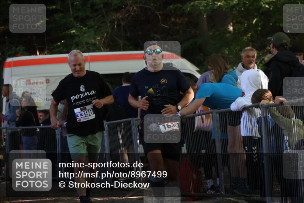 28.09.2025 - 33. Volkslauf durch das schöne Alstertal Strokosch-Dieckow http://msf.ph/oto/8967499 28.09.2025 11:42:49 Ziel 1630, 3398 meine-sportfotos.de