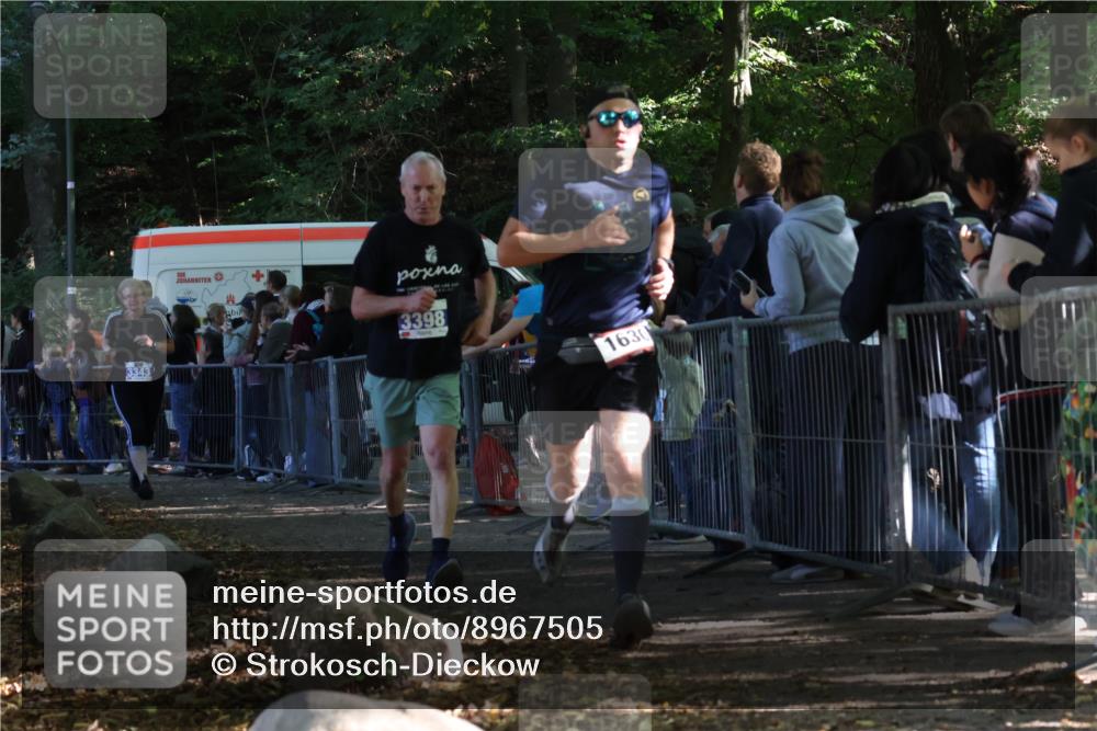28.09.2025 - 33. Volkslauf durch das schöne Alstertal Strokosch-Dieckow http://msf.ph/oto/8967505 28.09.2025 11:42:51 Ziel 1630, 3343, 3398 meine-sportfotos.de