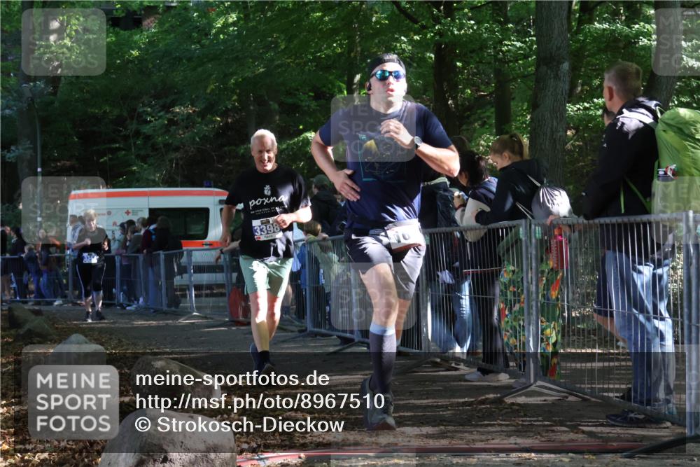 28.09.2025 - 33. Volkslauf durch das schöne Alstertal Strokosch-Dieckow http://msf.ph/oto/8967510 28.09.2025 11:42:52 Ziel 1630, 3343, 3398 meine-sportfotos.de